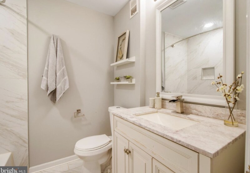 Building Photo - 1149 Summit St NE