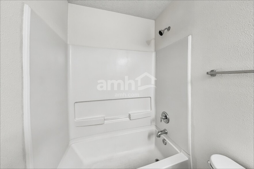 Building Photo - 5631 Hammermill Dr