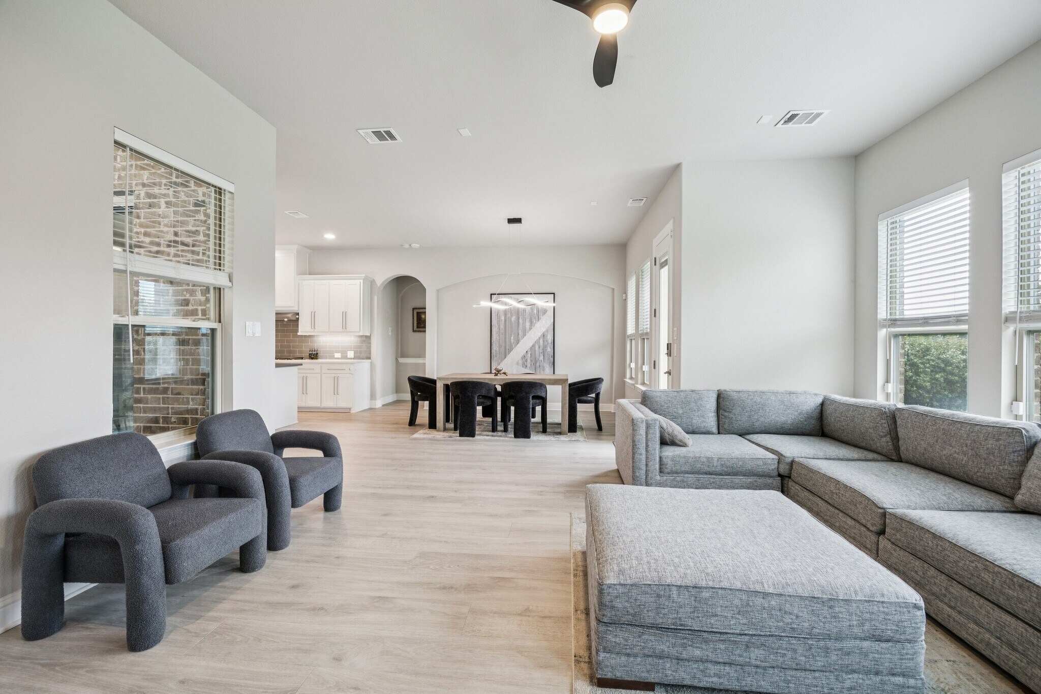 Building Photo - 4871 Lockwood Dr