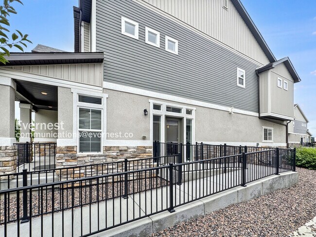 Building Photo - 3831 N Himalaya Rd