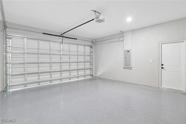 Building Photo - 1072 Norton Ave S