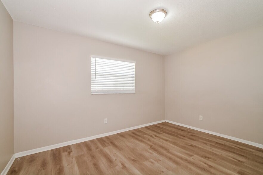 Building Photo - 670 Hibiscus Rd