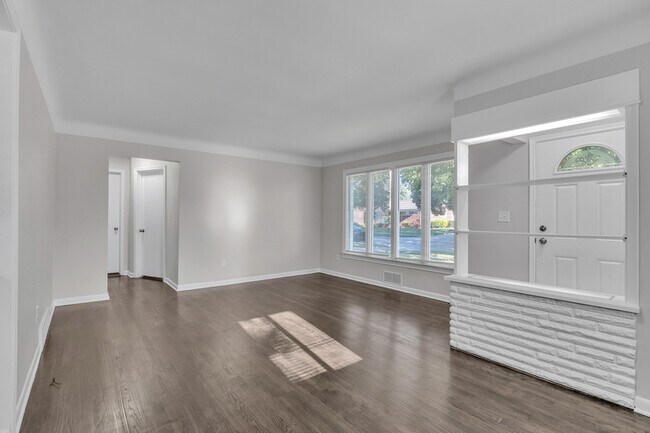 Building Photo - 31611 Lonnie Blvd