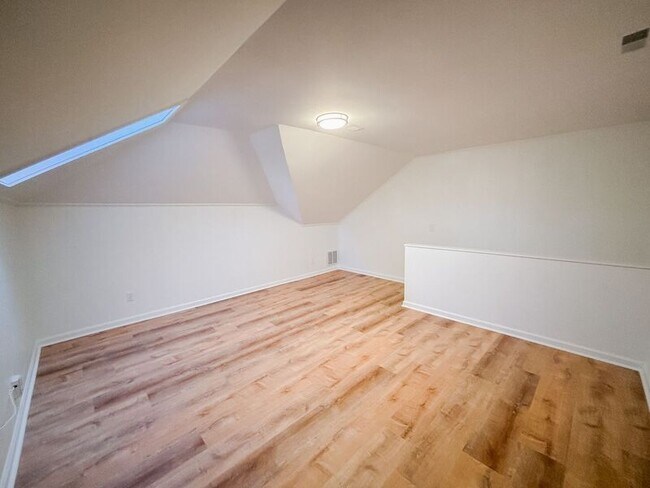 Building Photo - 104 Stratford Dr