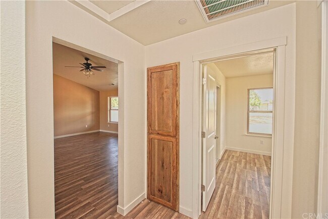 Building Photo - 8435 Buena Vista Ave