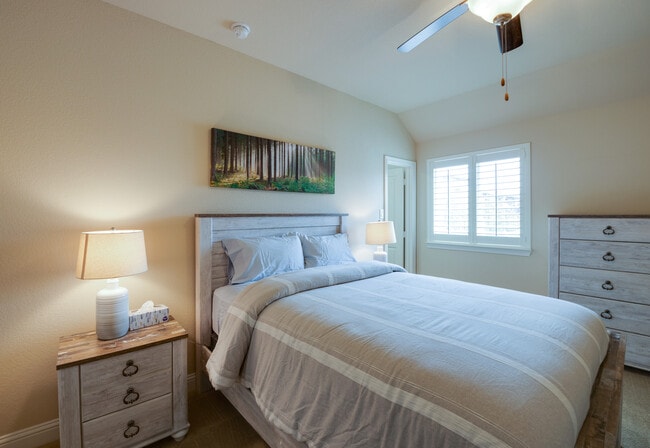 Guest bedroom - 713 Northwood Dr