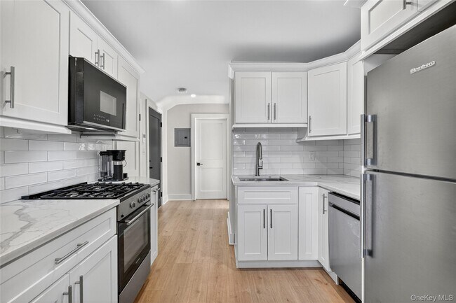 Building Photo - 44 Madeleine Ave