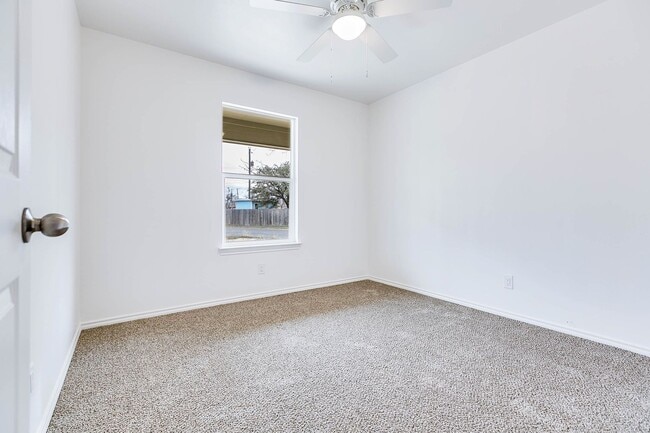 Building Photo - Updated 3 Bedroom Home For Lease!!
