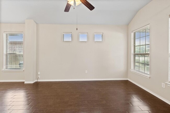 Building Photo - 119 Creekside Villa Dr