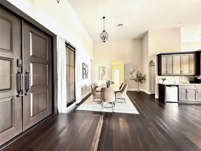 Building Photo - 400 Alexandra Cir