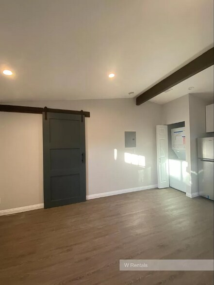 Building Photo - 22139 Strathern St
