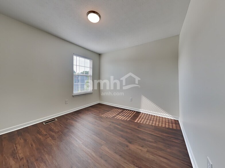 Building Photo - 5576 Shetland Ct