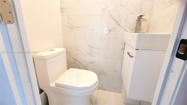 Building Photo - 241 Ponce de Leon Blvd