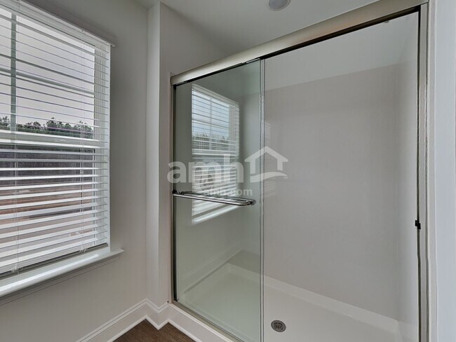 Building Photo - 6034 Rosemore Ln