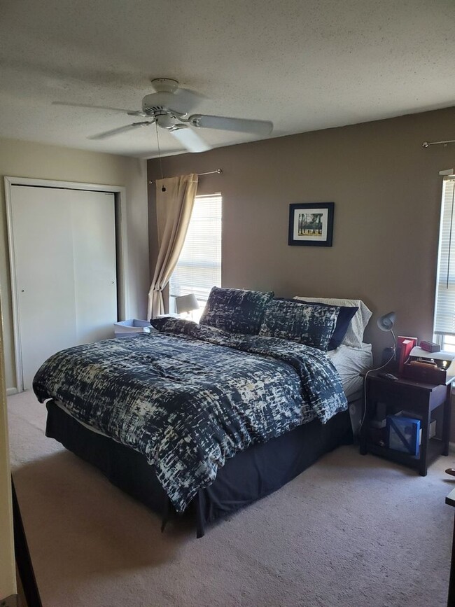 Building Photo - 2 bed / 2.5 bath condo near the oceanfront