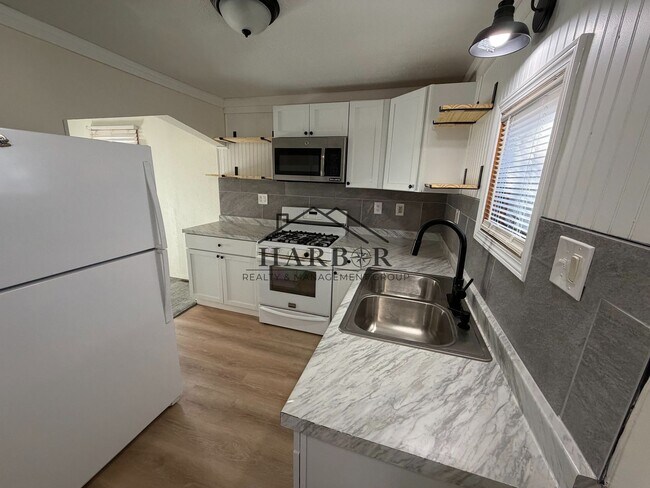 Primary Photo - Newly Renovated 3-Bedroom Home - 1/2 Off f...