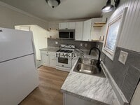 Building Photo - Newly Renovated 3-Bedroom Home - 1/2 Off f...