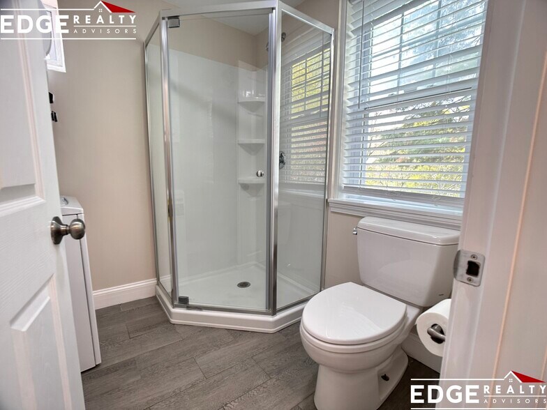 Building Photo - 10 E Boulevard Rd