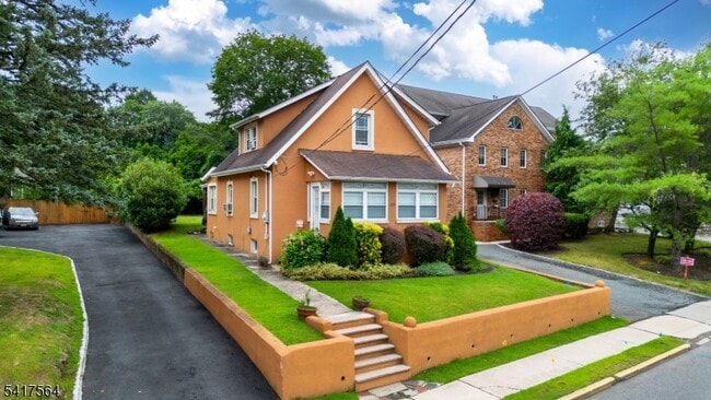 Building Photo - 154 Roseland Ave