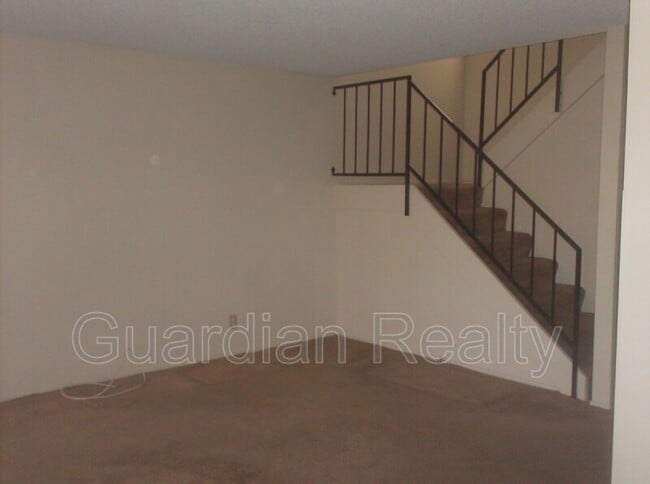 Building Photo - 2209 Tall Pine Dr