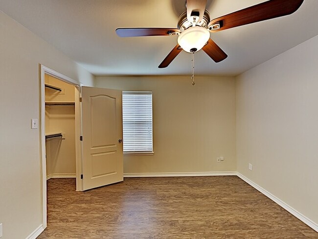 Building Photo - *No Application Fee* $500 Off 1st Month - ...