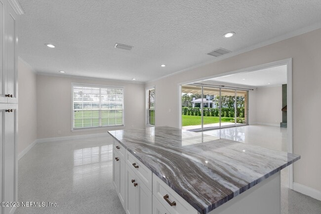 Building Photo - 221 Pablo Rd