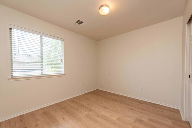 Building Photo - 10502 Wylie Dr