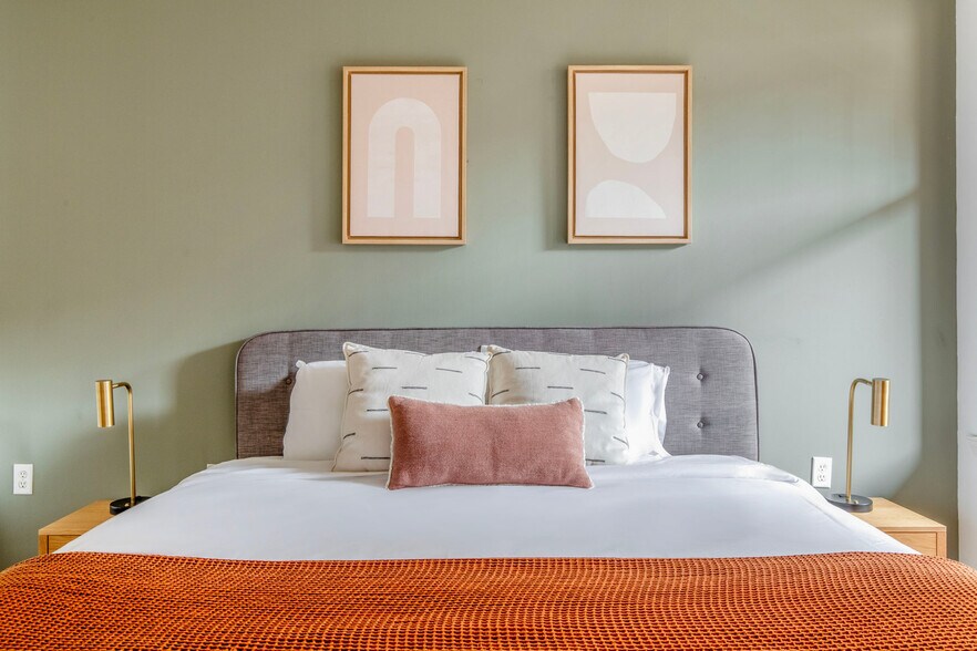 Building Photo - 2400 M St NW