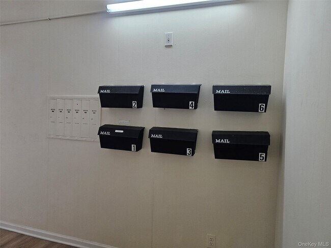 Building Photo - 2a Somerset Ave