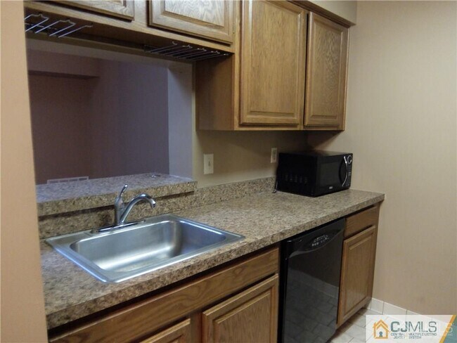 Building Photo - 1818 Ravens Crest Dr