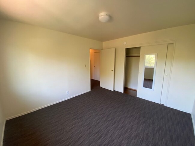 Building Photo - 3158 Moorpark Ave