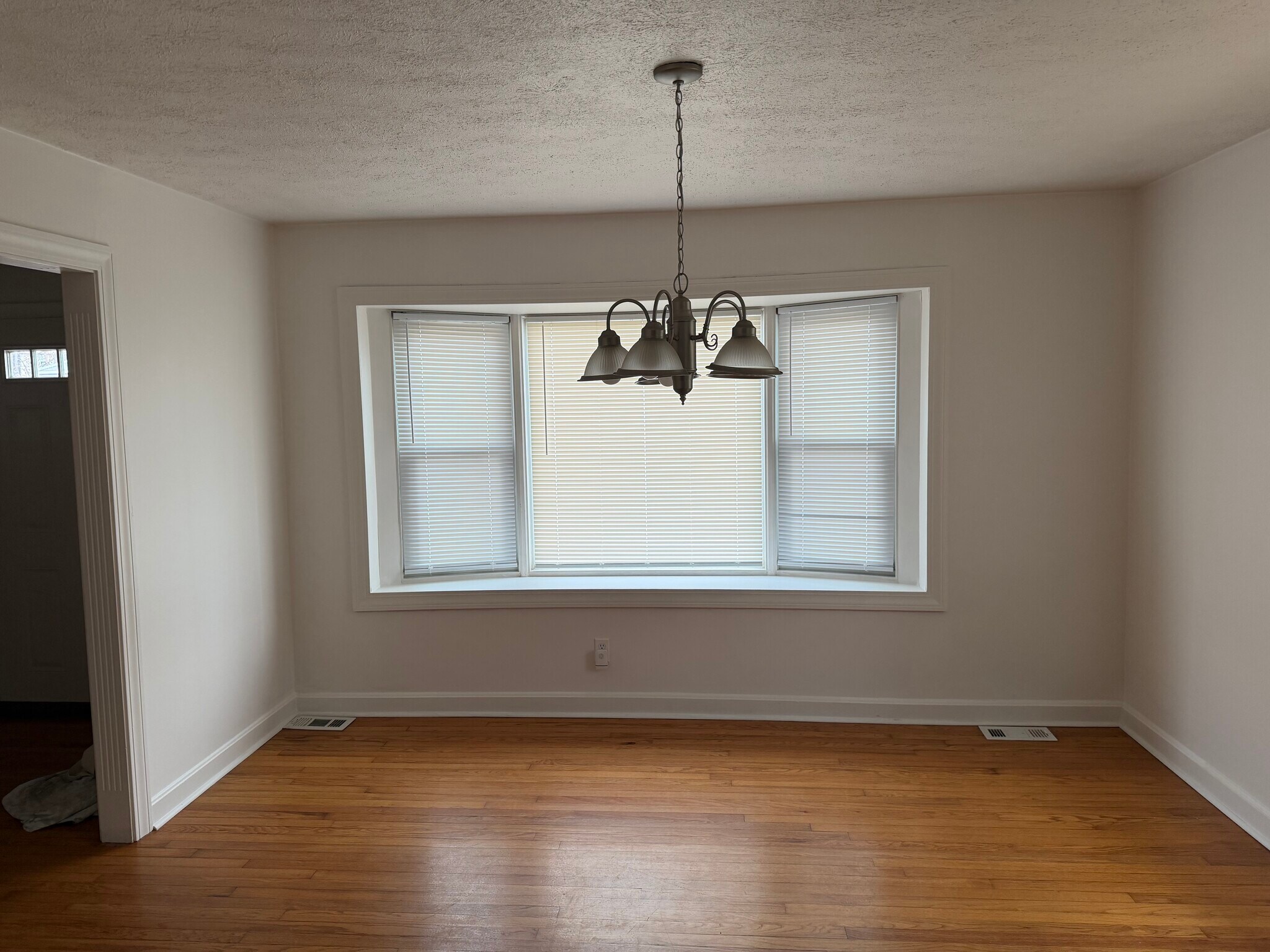 Building Photo - 5302 Vista John Dr