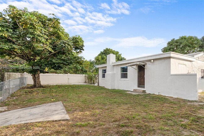 Building Photo - 201 S Biscayne River Dr