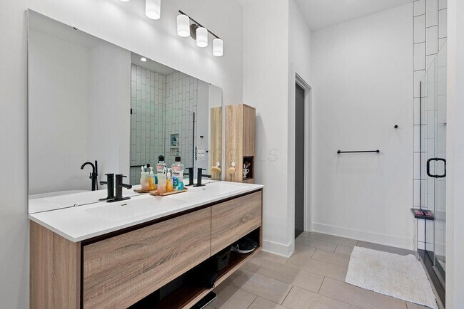 Building Photo - 236 Neruda Ave