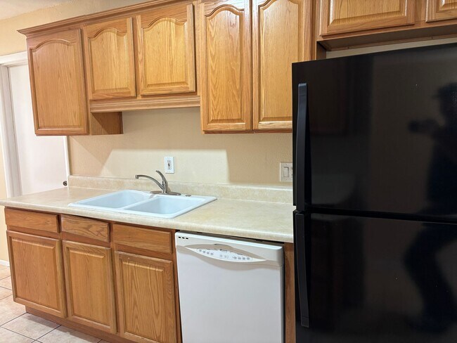 Building Photo - 55+ Single level home - Community Pool
