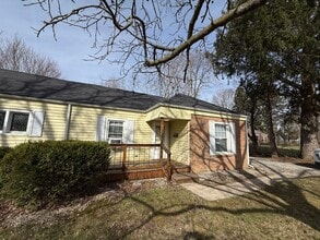 Building Photo - Beautiful renovated duplex in Edgewood!