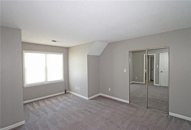 Building Photo - 957 Oak St SW