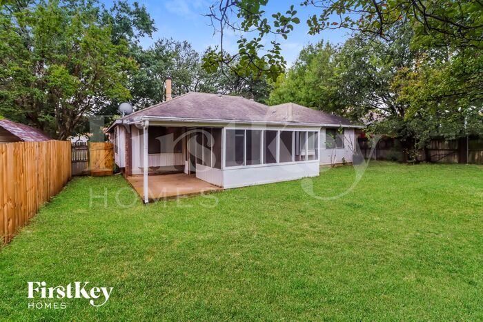 Building Photo - 3200 Creekwood Ln