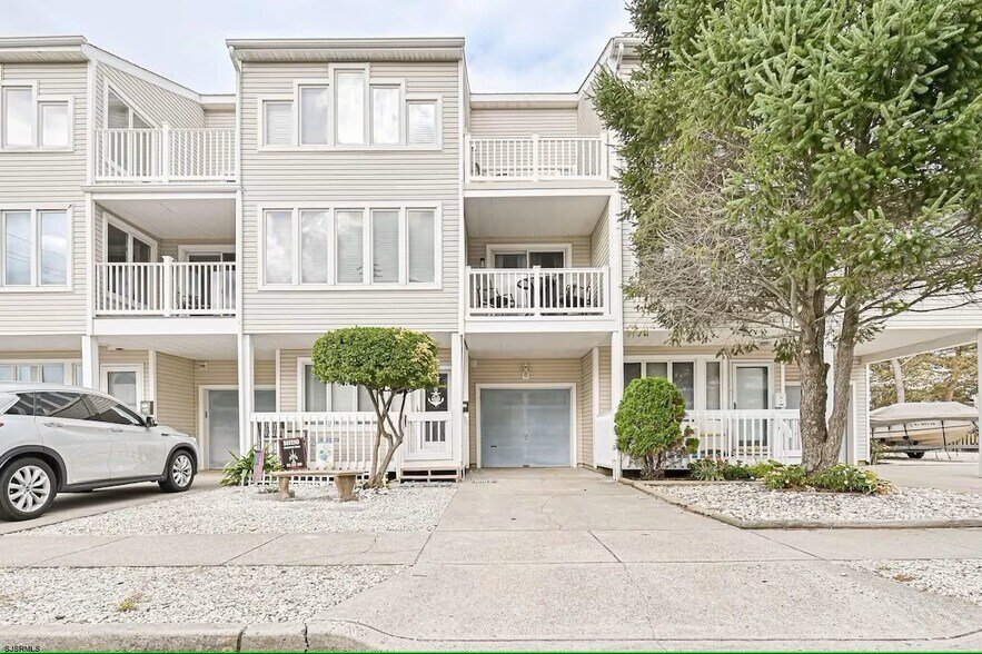 Building Photo - 518 W Brigantine Ave