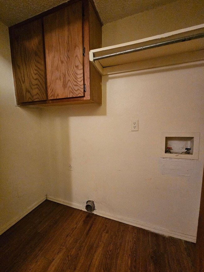 Building Photo - (3) Bed/(2) Bath SE Norman! Easy Access to I35.