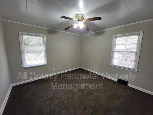 Building Photo - 2639 Tredway Dr