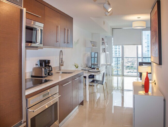 Building Photo - 485 Brickell Ave