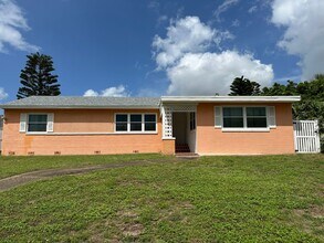 Building Photo - 3-Bedroom, 2-Bath Home Just Steps from the...