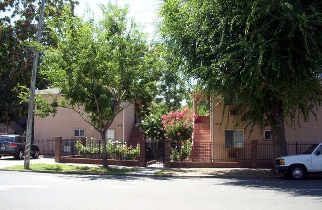 Building Photo - 1916 7th St