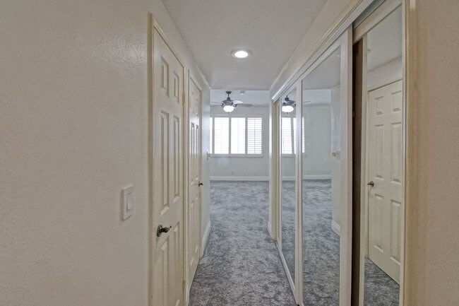 Building Photo - NICELY REMODELED, 2BR2.5BA, 1700 SQ FT CON...