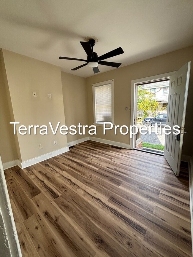 Building Photo - 2 Bed Single Family in Salem! Eligible for...
