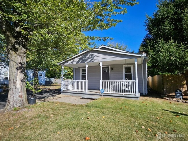 Building Photo - 60 6th Ave