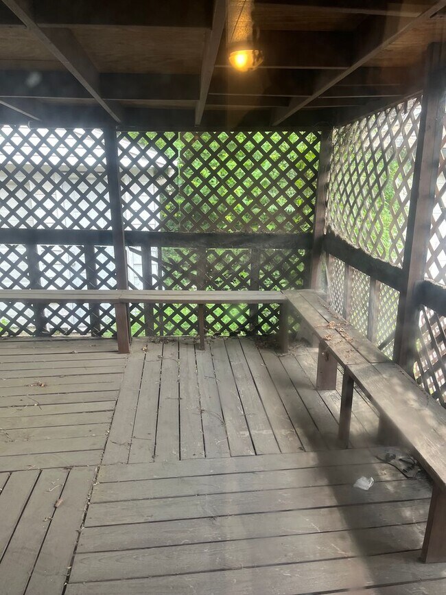 Building Photo - Section 8 Accepted, Charming 2BR 1 BA Home...