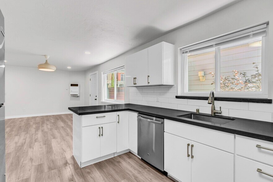 Building Photo - 1423 11th St