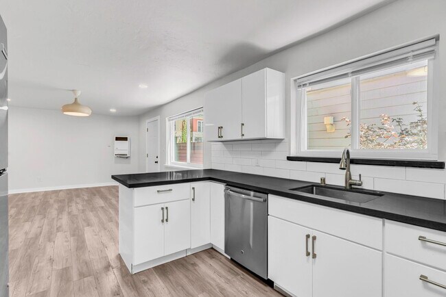 Building Photo - 1423 11th St